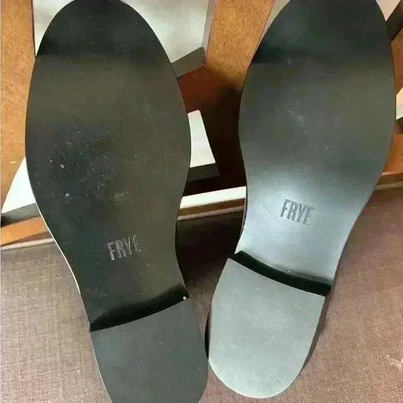 Frye Carly Chelsea Black Boots worn once please see the image - Picture 10 of 10